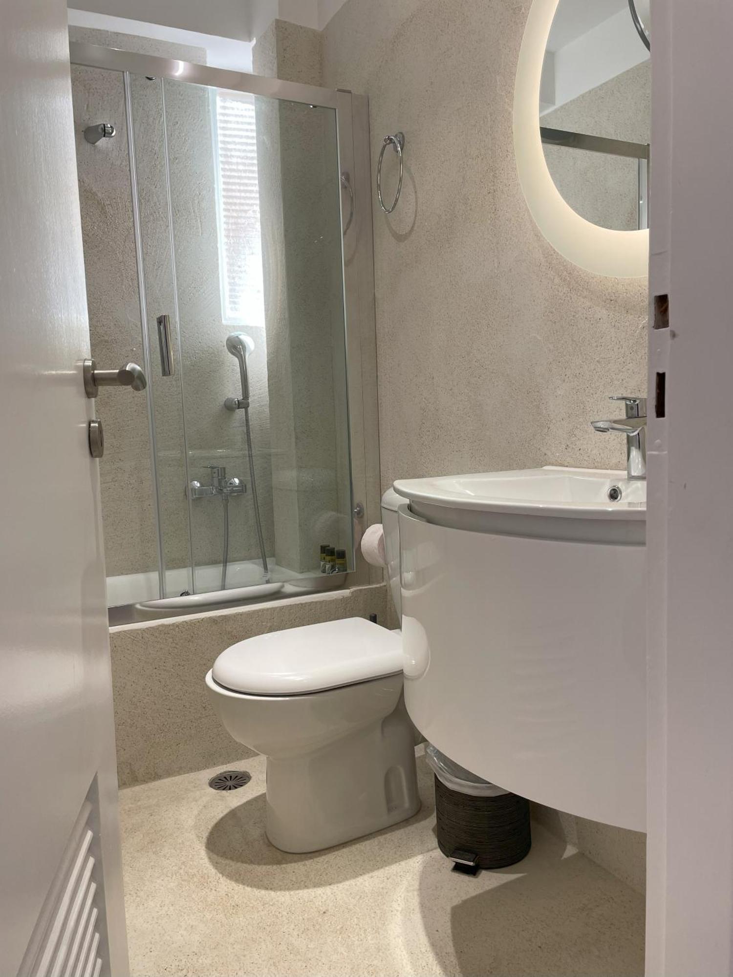 Four Seasons Sea View Apartment Atene Esterno foto